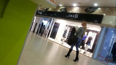 Tama'i mālū i le supamaketi.